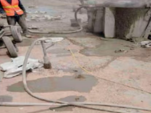 莱芜水泥混凝土路面板底注浆技术 路面脱空注浆整治方案